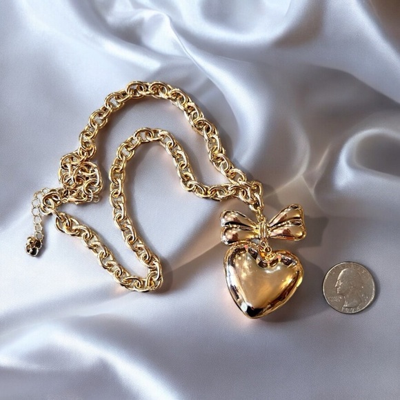 Chunky Golden toned puffed heart pendant necklace - Picture 16 of 16